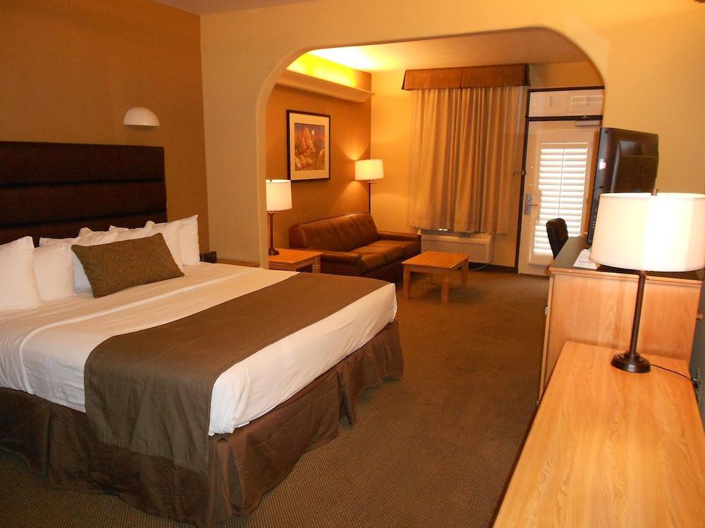 Quality Inn & Suites Phoenix Nw - Sun City Youngtown Bagian luar foto