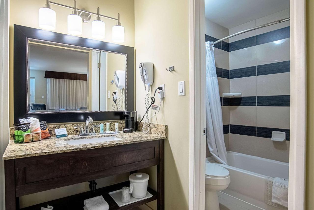 Quality Inn & Suites Phoenix Nw - Sun City Youngtown Bagian luar foto