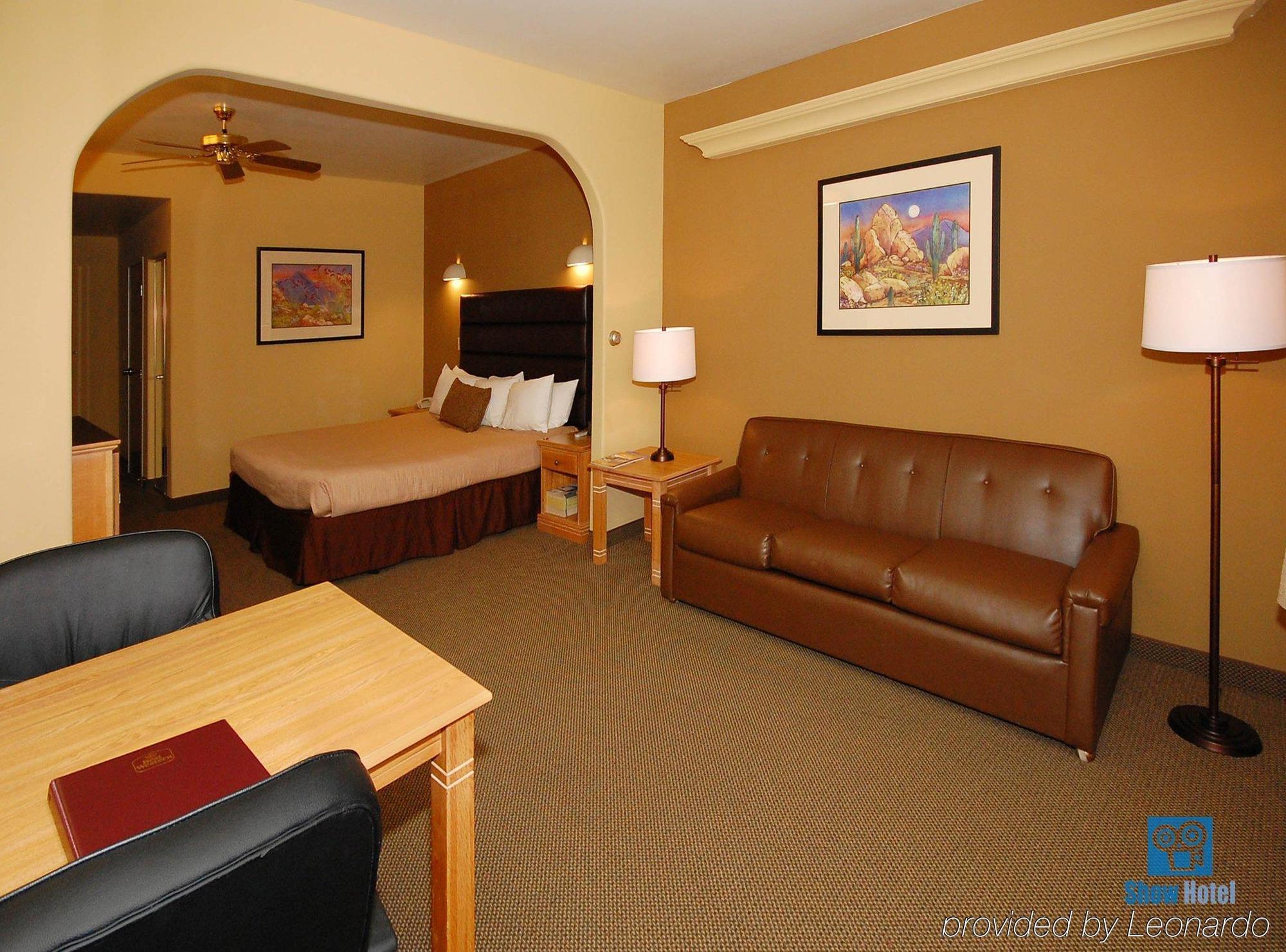 Quality Inn & Suites Phoenix Nw - Sun City Youngtown Ruang foto