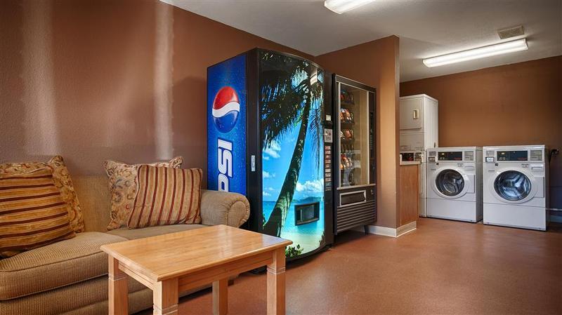 Quality Inn & Suites Phoenix Nw - Sun City Youngtown Bagian luar foto