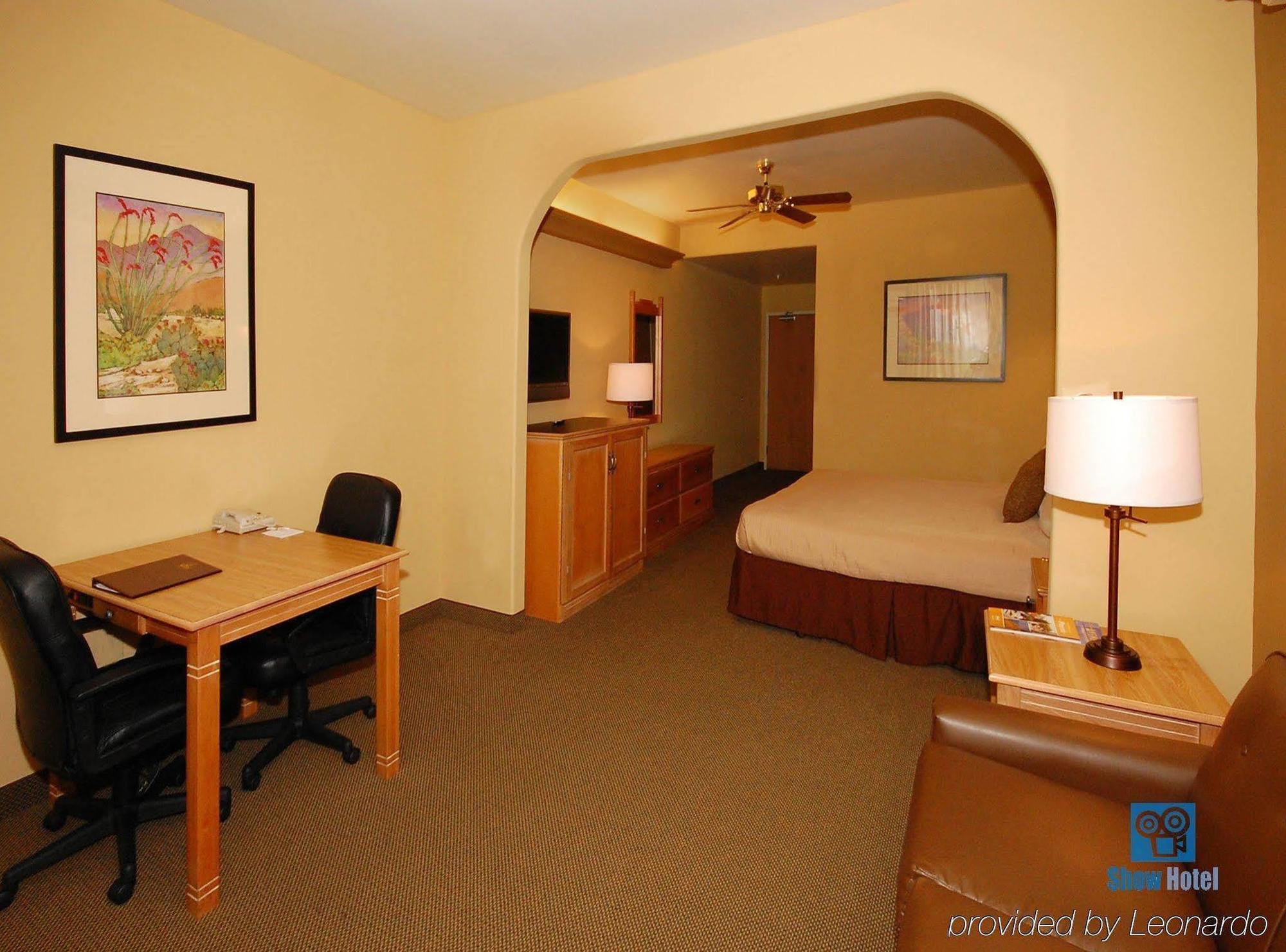 Quality Inn & Suites Phoenix Nw - Sun City Youngtown Ruang foto