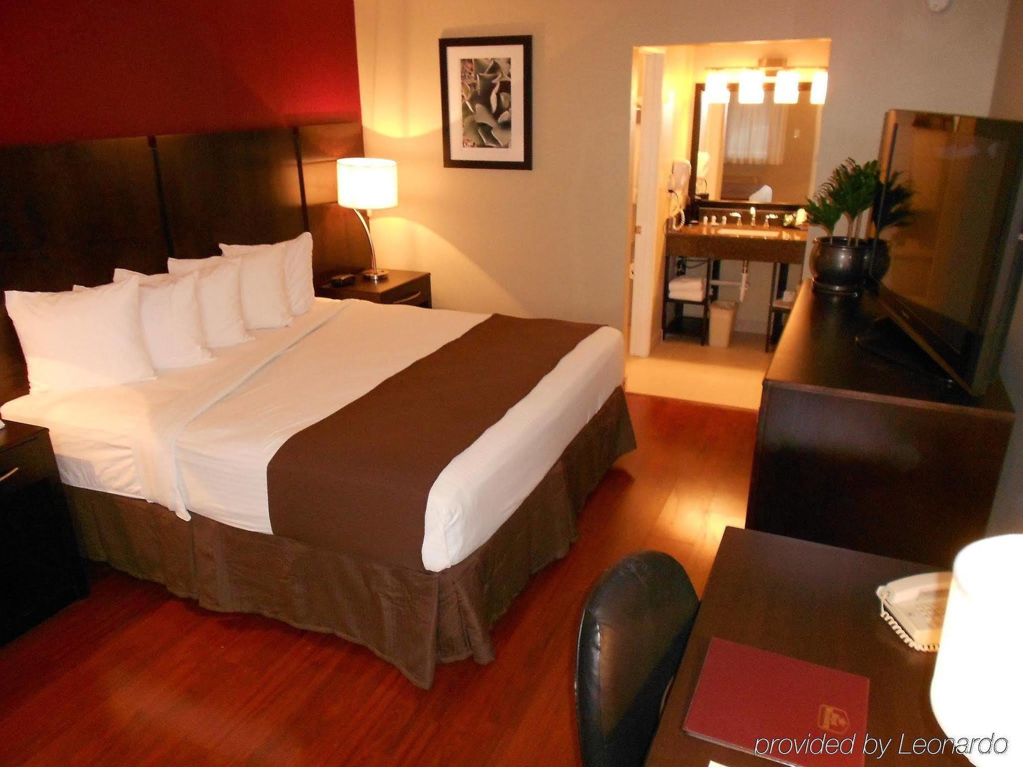 Quality Inn & Suites Phoenix Nw - Sun City Youngtown Ruang foto