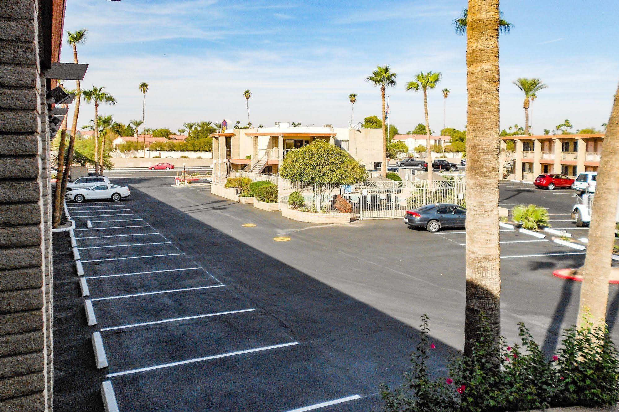 Quality Inn & Suites Phoenix Nw - Sun City Youngtown Bagian luar foto