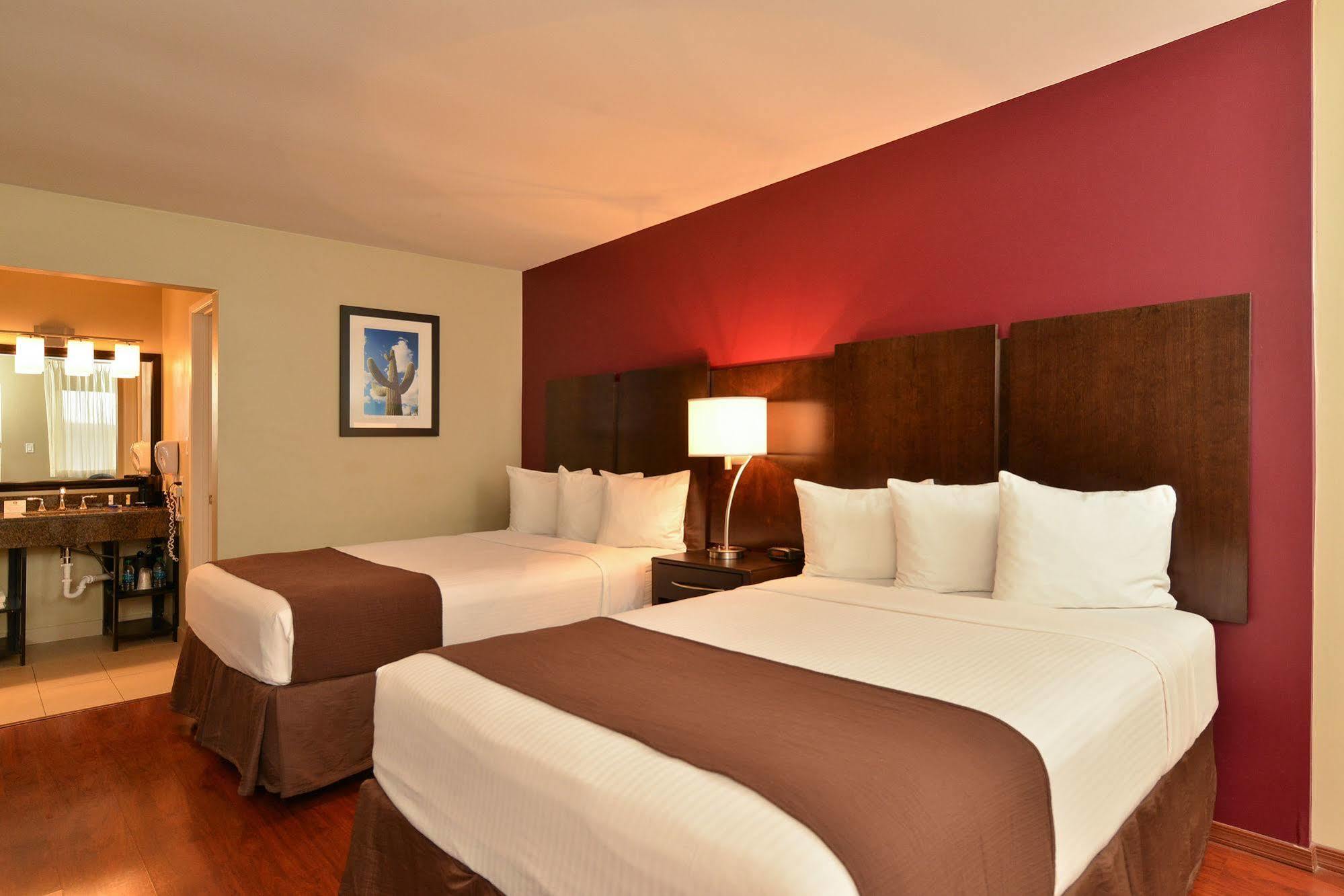 Quality Inn & Suites Phoenix Nw - Sun City Youngtown Bagian luar foto