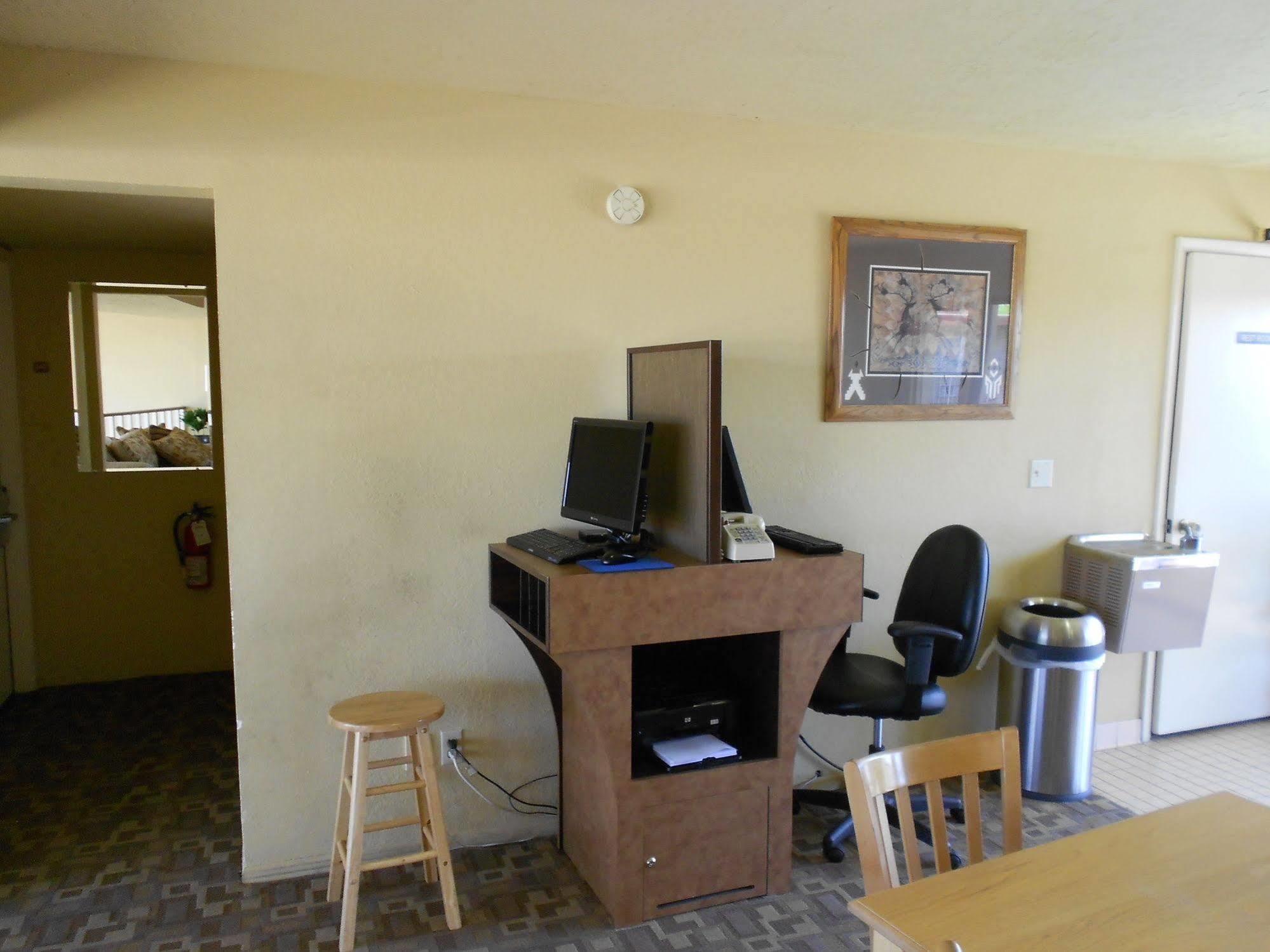 Quality Inn & Suites Phoenix Nw - Sun City Youngtown Bagian luar foto