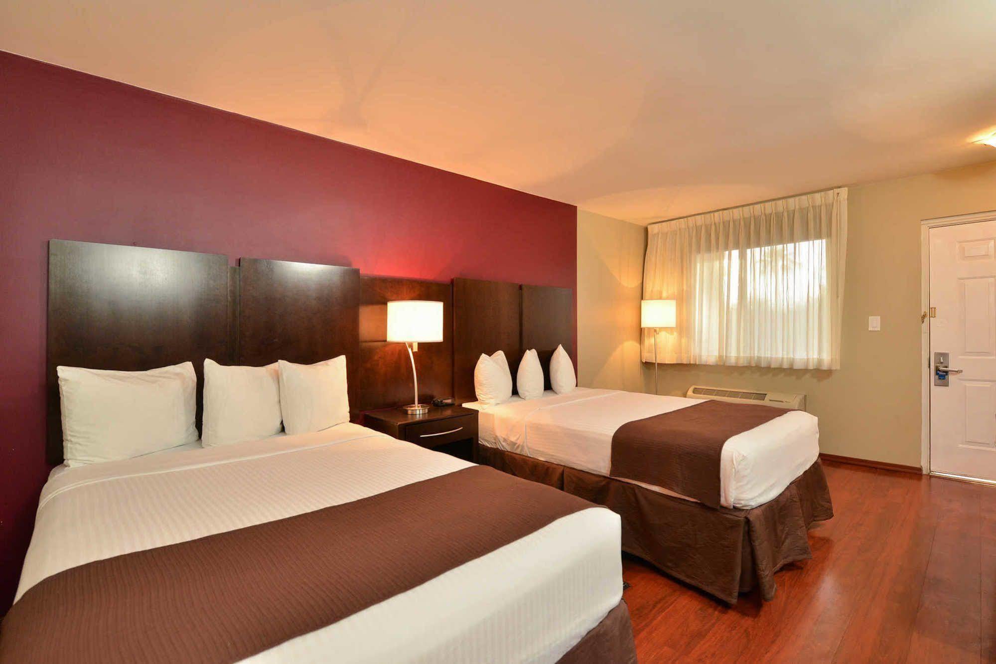 Quality Inn & Suites Phoenix Nw - Sun City Youngtown Bagian luar foto