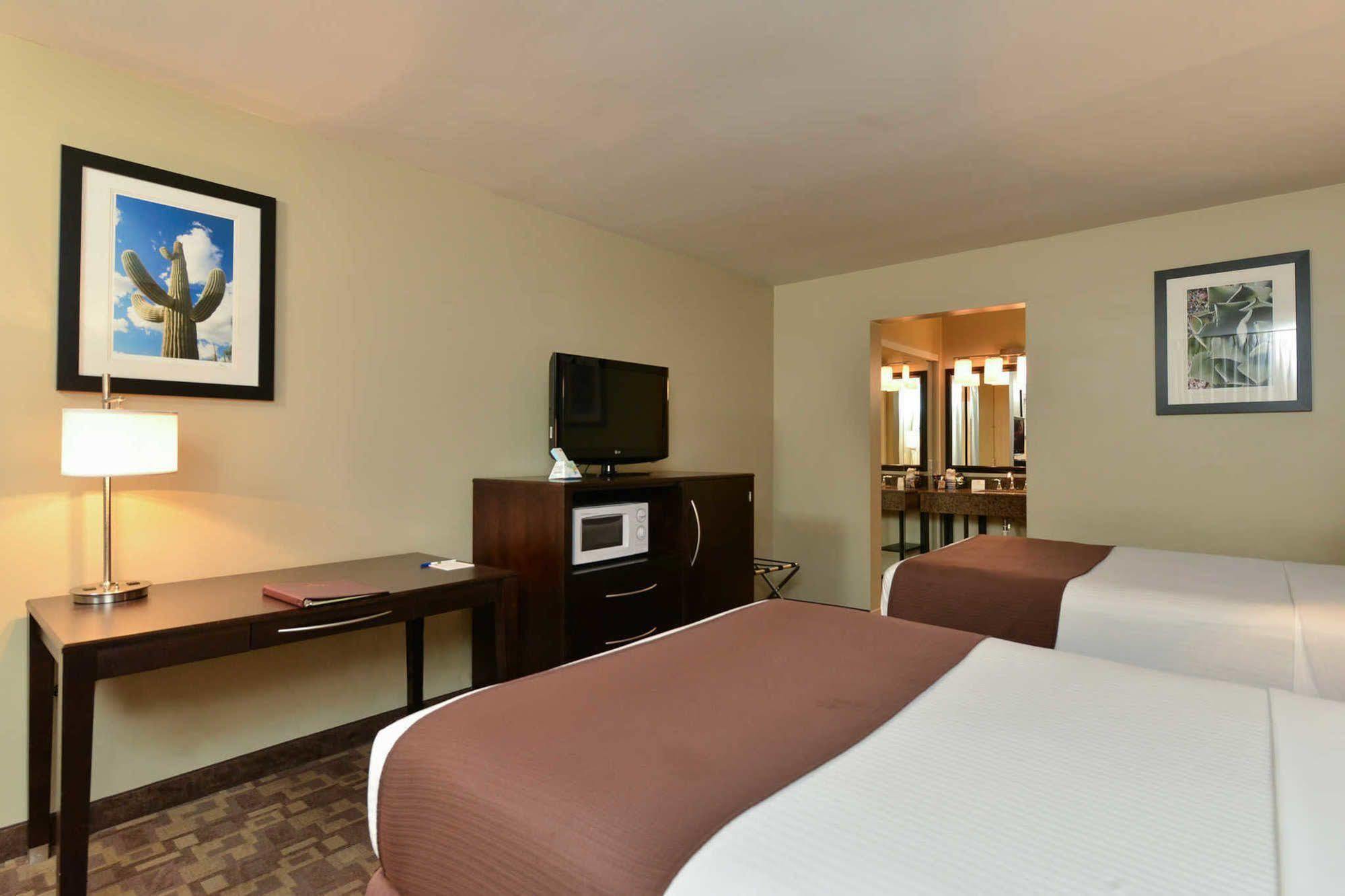 Quality Inn & Suites Phoenix Nw - Sun City Youngtown Bagian luar foto