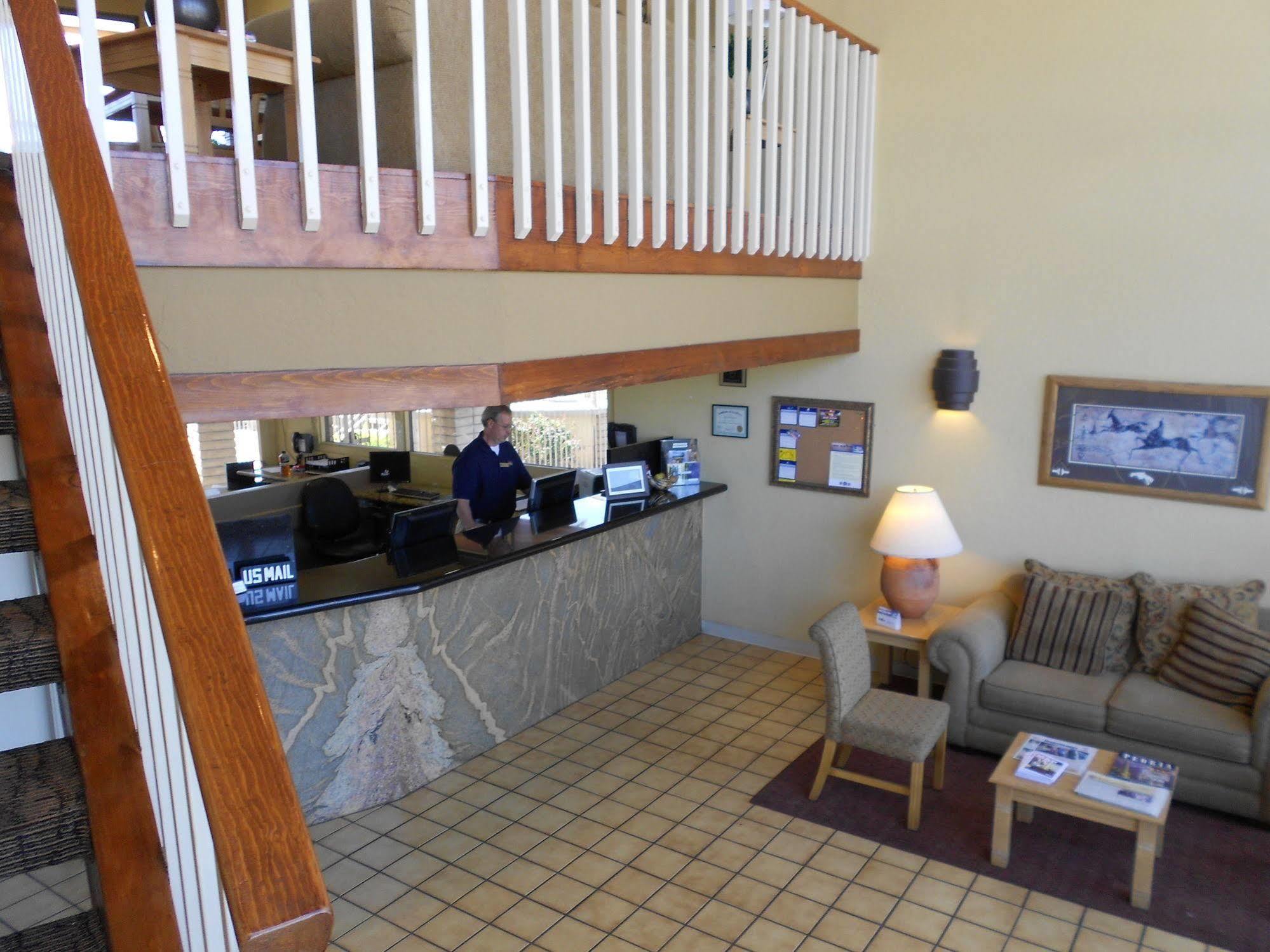 Quality Inn & Suites Phoenix Nw - Sun City Youngtown Bagian luar foto