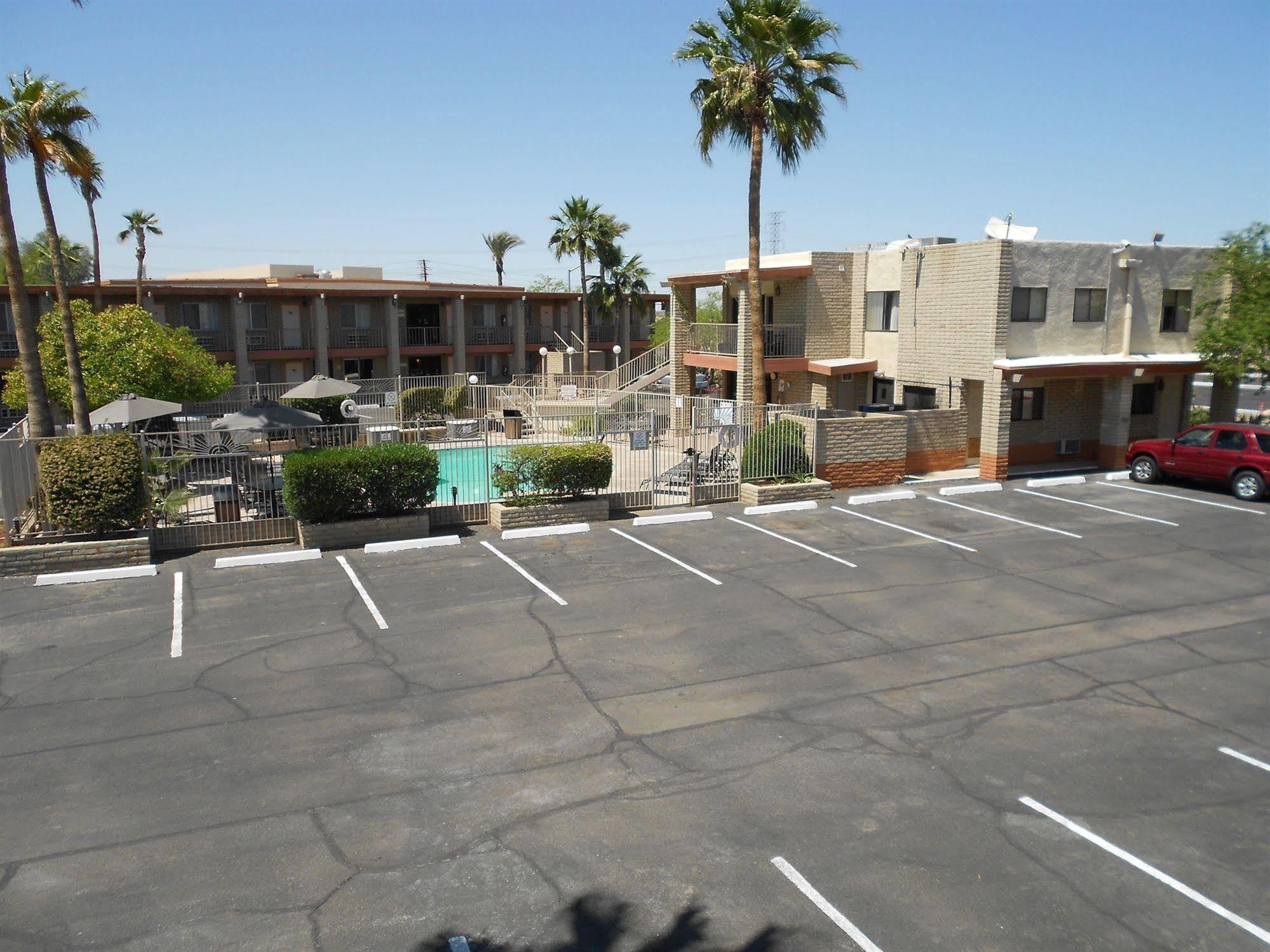 Quality Inn & Suites Phoenix Nw - Sun City Youngtown Bagian luar foto