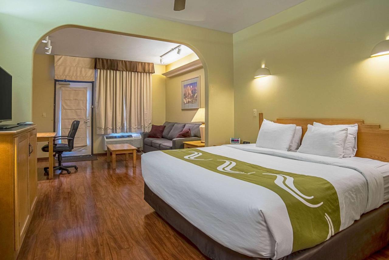 Quality Inn & Suites Phoenix Nw - Sun City Youngtown Bagian luar foto