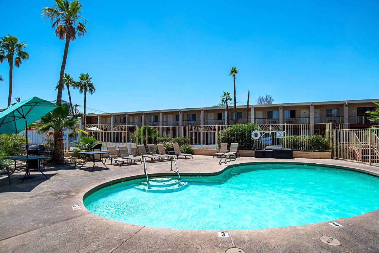 Quality Inn & Suites Phoenix Nw - Sun City Youngtown Bagian luar foto