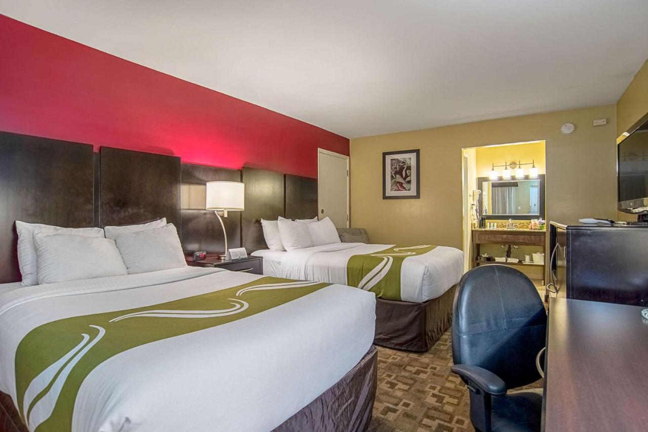 Quality Inn & Suites Phoenix Nw - Sun City Youngtown Bagian luar foto