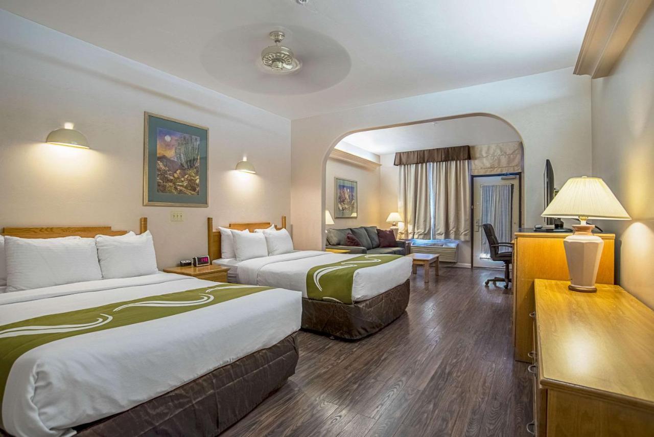 Quality Inn & Suites Phoenix Nw - Sun City Youngtown Bagian luar foto