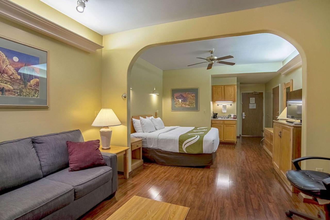 Quality Inn & Suites Phoenix Nw - Sun City Youngtown Bagian luar foto